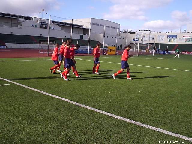La UD. Lanzarote cae goleada ante el Pontevedra a pesar de dejar una buena imagen
