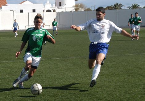 El Teguise se vio claramente superado por el Tenerife B (3-1)