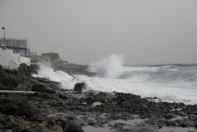 Lanzarote, en alerta meteorológica por fuertes vientos, marejada y calima