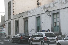 Un hombre es asesinado a golpes frente al viejo hospital de Arrecife