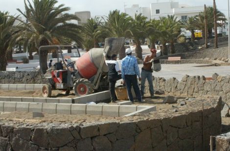 Un fuerte aumento de la demanda y problemas en el puerto provocan un desabastecimiento de cemento en la isla