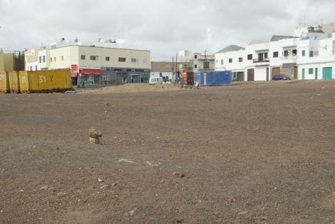 La comunidad educativa de Argana Alta, precupada por el retraso en el inicio de las obras del nuevo centro escolar
