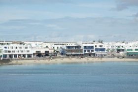 El Cabildo cierra un proceso judicial contra un hotel de Playa Blanca a cambio de una reducción de camas