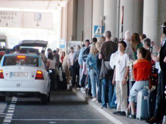 Experiencia piloto para cubrir la demanda de taxis en el Aeropuerto