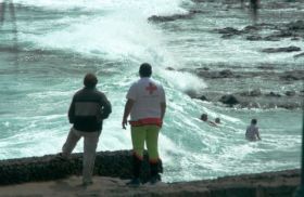 Cruz Roja rescata a una niña de 12 años en Playa Grande