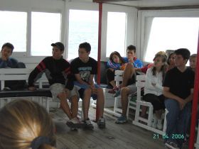 Alumnos de Yaiza salen a navegar para aprender sobre la seguridad en las costas
