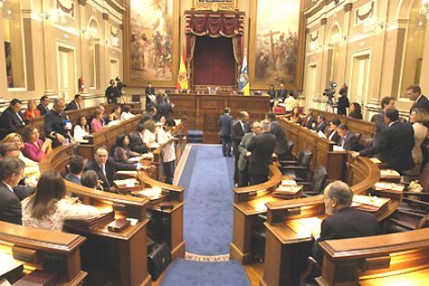 El Parlamento de Canarias pedirá que la Armada Española tenga como prioridad el "blindaje" de las costas del archipiélago