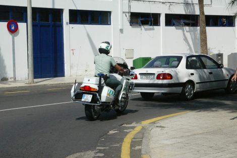 Un hombre es detenido por intentar agredir a un recepcionista de un hotel de Puerto del Carmen