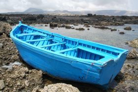 Dos nuevos inmigrantes detenidos que se suman a los 13 interceptados por la policía cuando llegaban a Lanzarote en patera