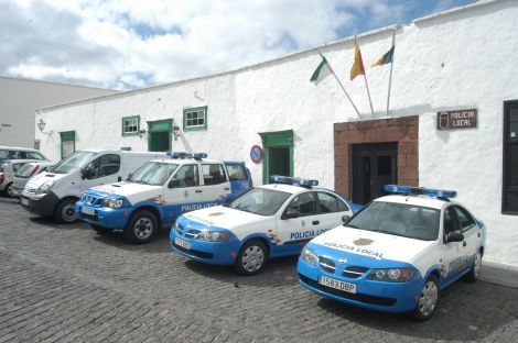 Detenidos en un coche robado tras sustraer objetos del centro socio cultural de Nazaret