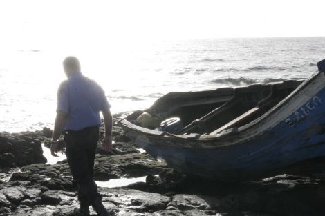 Detenidos 15 inmigrantes llegados en una nueva patera a la Playa de La Garita