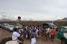 Más de 150 voluntarios limpian la Playa de Famara