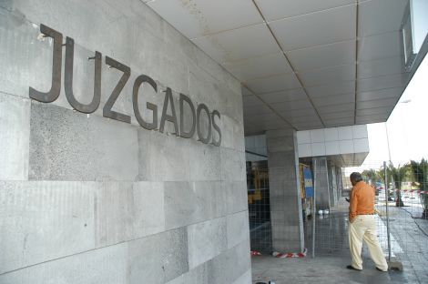 Garzón acusa al alcalde de Santa Cruz de Tenerife y a Suárez Trenor de un presunto delito de cohecho