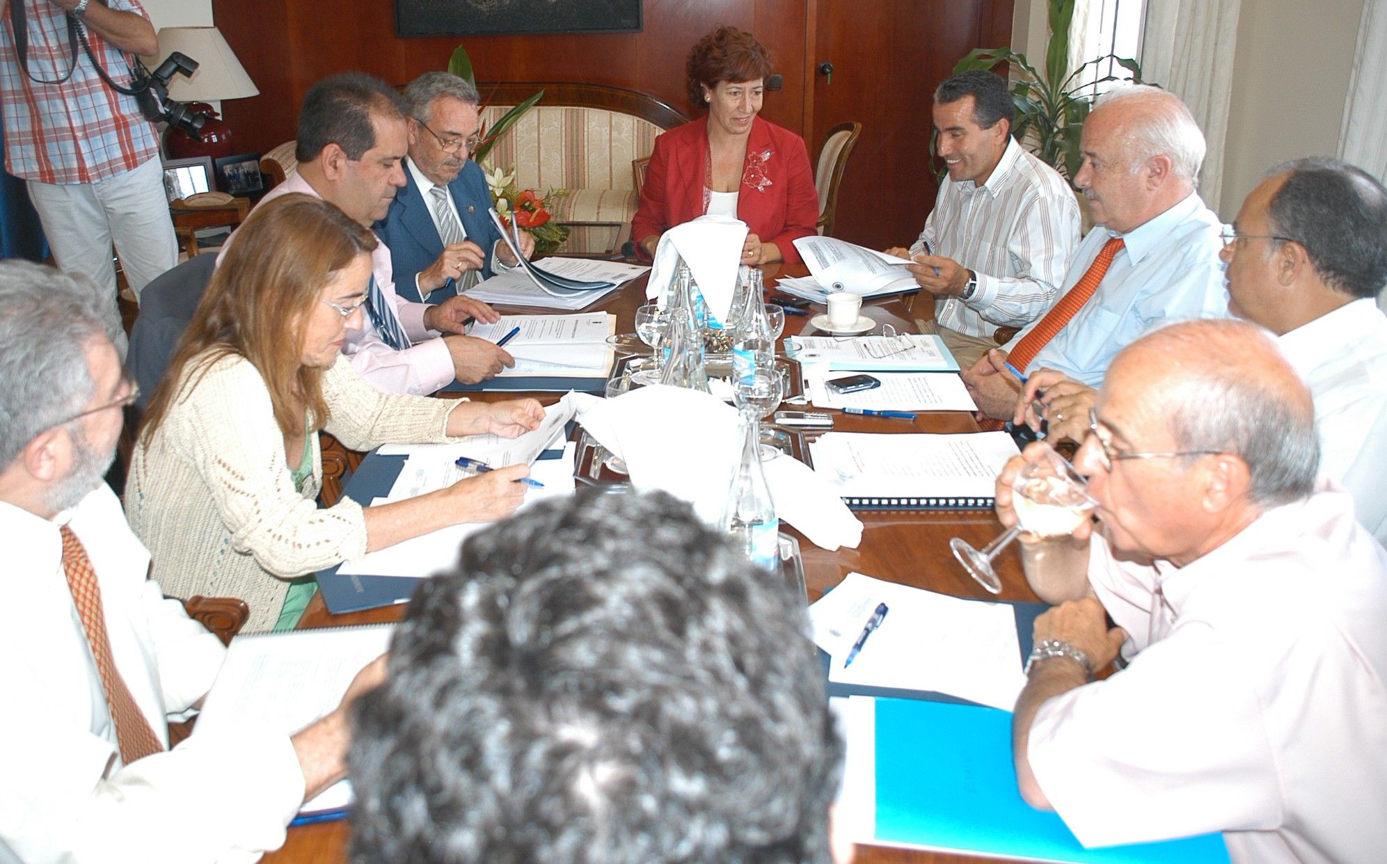 Cabildo y Gobierno suscriben  el  acuerdo definitivo sobre el REF