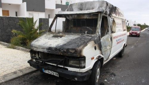 Un vehículo sufre un nuevo incendio en Costa Teguise