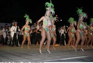 La fiesta carnavalera de Yaiza calentó motores con la actuación de los Timanfeiros
