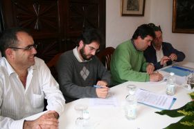 El Ayuntamiento de Teguise firma el convenio para gestionar los cementerios del municipio