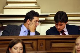 El CCN exige que Benítez de Lugo pida disculpas públicas a Alejandro Díaz por "insultarle y amenazarle gravemente" en el pleno del Parlamento