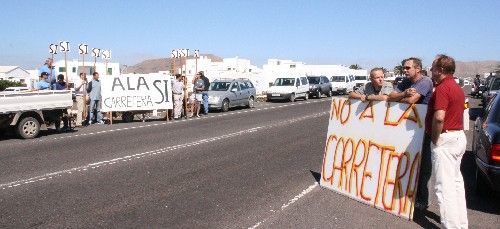El Gobierno convoca a los afectados por la carretera de Tahíche para levantar acta de la ocupación del suelo