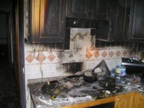 Emergencias de Yaiza sofoca un incendio en una vivienda de Playa Blanca