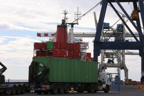 Lanzarote y Fuerteventura instarán al Ministerio de Fomento a garantizar el transporte de mercancías desde la Península