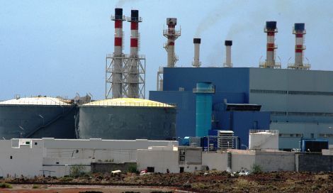 Una excavadora causa un corte de luz en Teguise y Haría