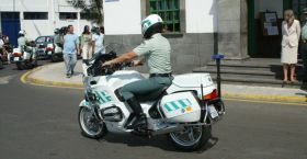 Se fractura los pies al saltar un muro mientras huía de la Guardia Civil por robar un bolso