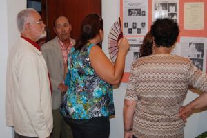 Una exposición fotográfica recorre la trayectoria del grupo de teatro Yágamo en San Bartolome