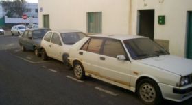 Los vecinos de Titerroy piden al Ayuntamiento que retire los coches abandonados de la zona