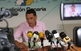 CC critica la política "aventurera" de "dos hombres sin destino" en el Ayuntamiento de Arrecife