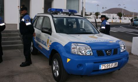 Cuatro jóvenes fracasan en su intento de robar un coche en Costa Teguise