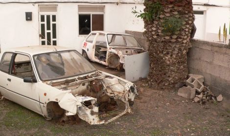 El Ayuntamiento de Arrecife retira 300 coches abandonados de las calles de la capital