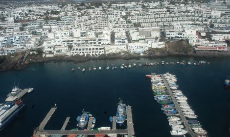 Un submarinista de 45 años pierde la vida en las inmediaciones del Varadero en Puerto del Carmen