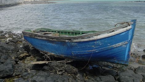 La Guardia Civil detiene a dos varones tras ser sorprendidos transportando a dos inmigrantes llegados en patera a Lanzarote