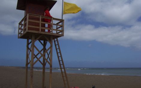 Un hombre de 67 años fallece ahogado en la playa de Guacimeta