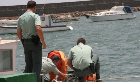 Los servicios de rescate intentan localizar una patera a la deriva entre Lanzarote y Fuerteventura con 37 ocupantes a bordo