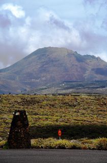 Una exposición sobre las características de las islas volcánicas en el aeropuerto