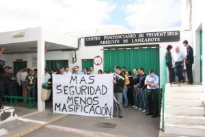 Los funcionarios de la prisión de Tahíche exigen más seguridad y menos masificación