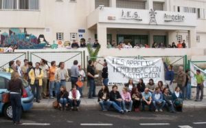 Los profesores del IES Arrecife y el CEIP Antonio Zerolo toman el testigo de las protestas