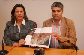 Rita Martín firma el inicio de la obra Ramblas Puerto del Carmen, que dará un respiro a los accesos a la localidad