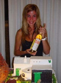 La cantante Natalia promociona los vinos de Lanzarote