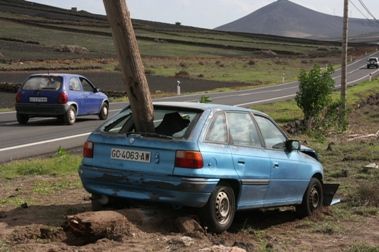 Aparatoso accidente en la carretera de Tinajo a Arrecife