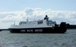 Las carencias de Los Mármoles impiden atracar al barco de Trasmediterránea y los productos "frescos" no llegarán hasta el viernes