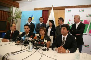 Gladys Acuña y Leonardo Rodríguez presentan su alianza con la promesa de dar un giro de 180 grados al Ayuntamiento de Yaiza