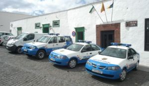 Detenidos dos turistas por robar en una oficina de alquiler de coches en Costa Teguise
