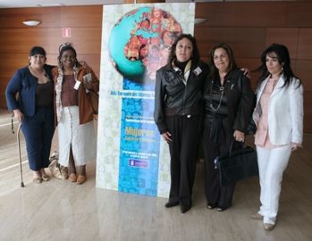 Seis mujeres alzan la voz contra la violencia de género en diferentes culturas