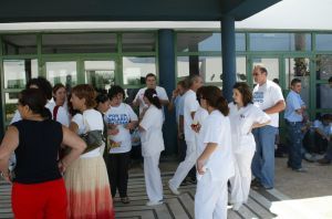 El área de la limpieza del Hospital se concentra en contra de las reducciones salariales y reclama que se cubran las bajas