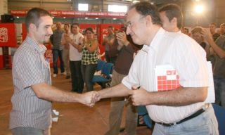 Las Juventudes Socialistas salen en defensa de Carlos Espino y del artículo de El País