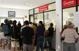 Los pasajeros de Trasmediterránea salen de Lanzarote pero afrontan dos días de viaje hasta llegar a Cádiz