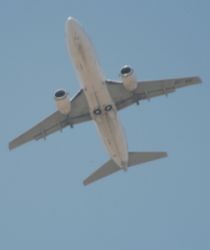 La situación de alerta en Canarias produce la cancelación de 25 vuelos en La Palma y El Hierro